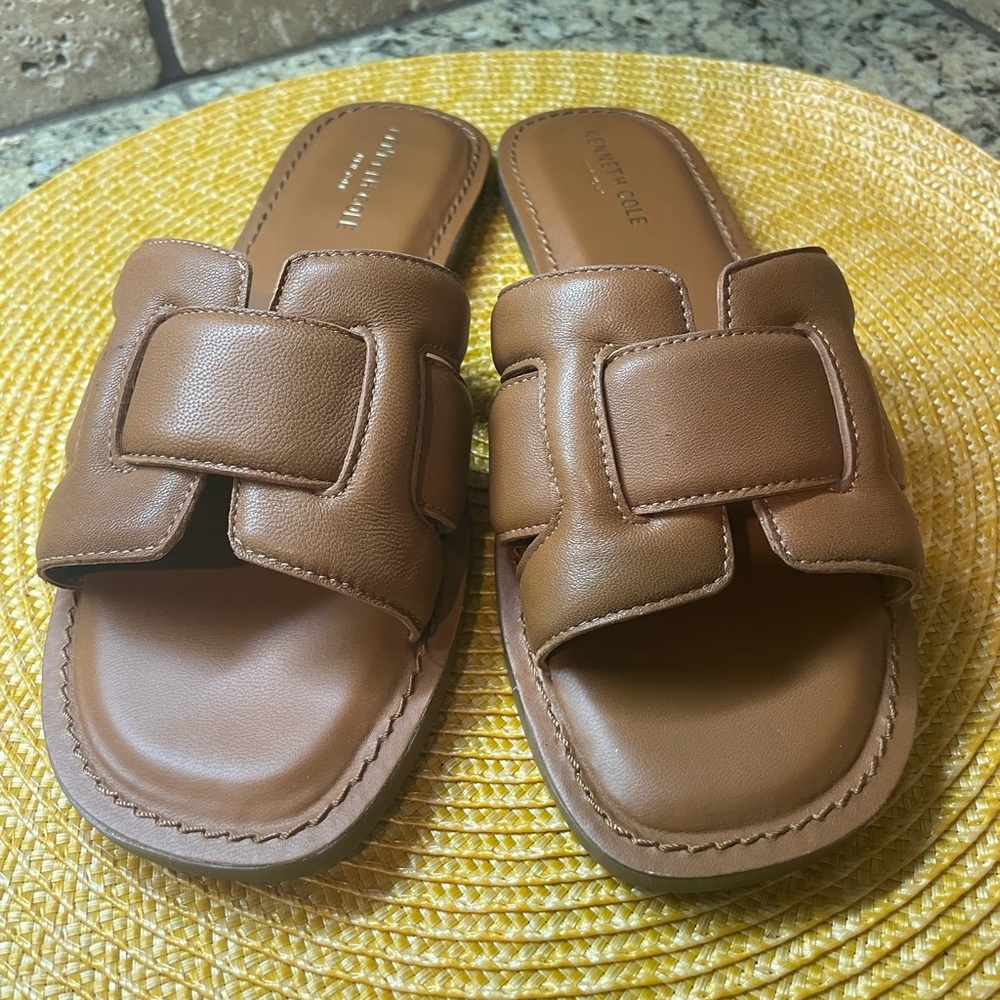 Kenneth Cole Leather Woven Slip On Sandal ( Like new) 8Med